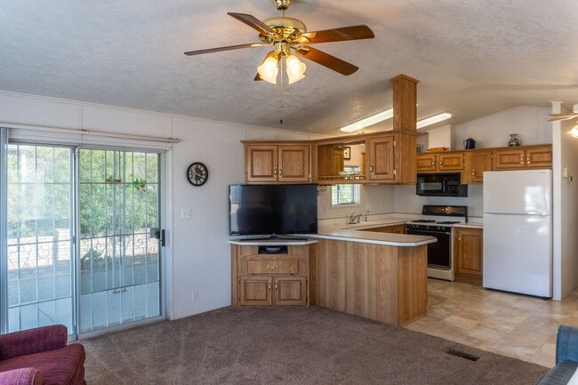 Building Photo - Cozy & Bright Manufactured Home in Fortuna...