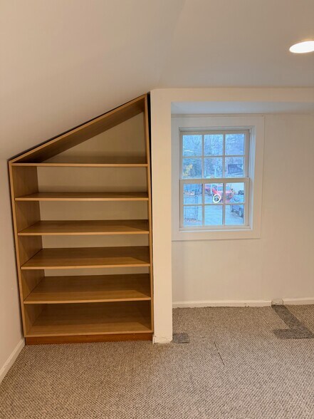 Building Photo - 131 Pine St