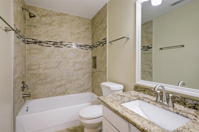 Building Photo - 117 N Villa Oaks Dr