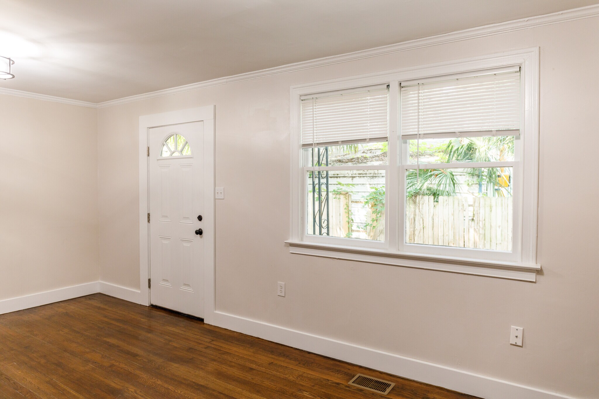 Building Photo - 1558 Orange Grove Rd