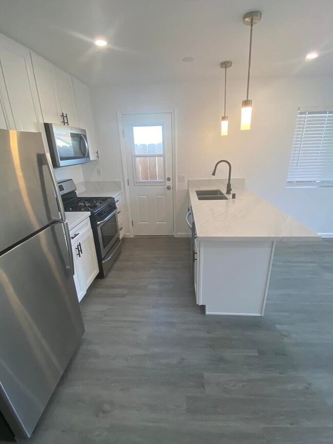 Building Photo - 836 Olive Ave