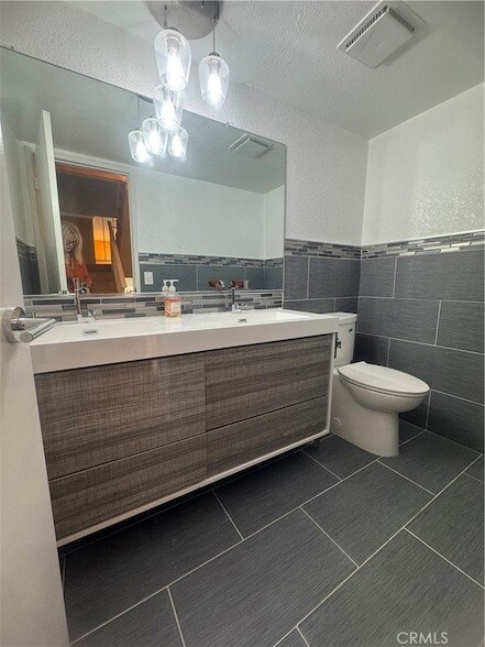 Building Photo - 10201 Mason Ave