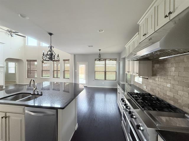 Building Photo - 12571 Valley Spring Dr