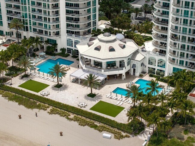 Building Photo - 16051 Collins Ave