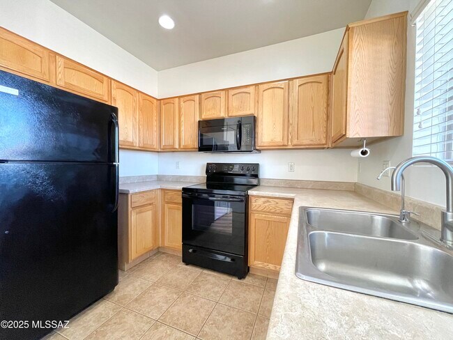 Building Photo - 5079 N Cliffed River Dr