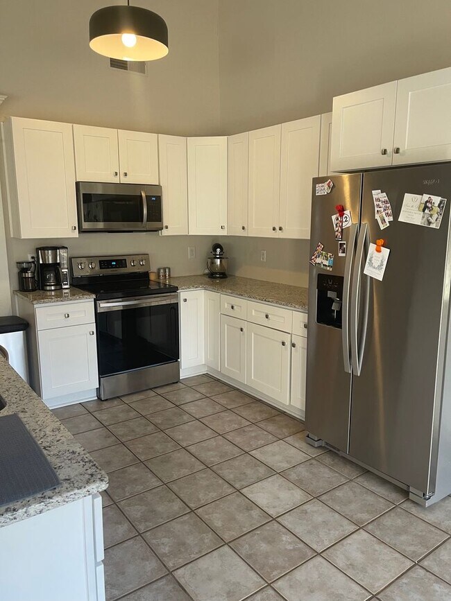 Building Photo - Eastside Three Bedroom Available for Rent July 2026