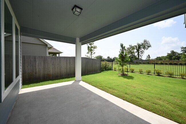 Building Photo - 33019 School Hl Rd