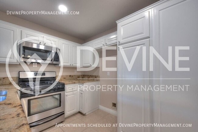 Building Photo - 7338 Greenhaven-Unit 66