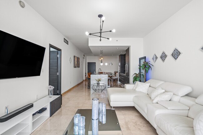 Building Photo - 900 Biscayne Blvd
