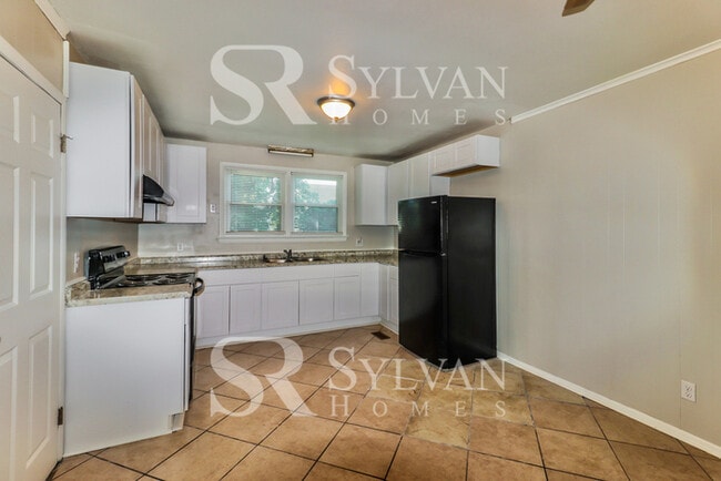 Building Photo - Lease today! No extra charge for contentme...