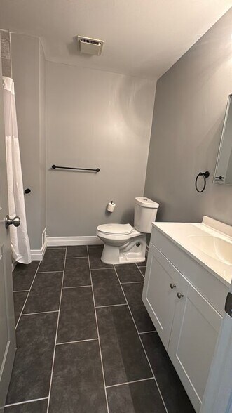 Building Photo - 5975 Beaufort Dr