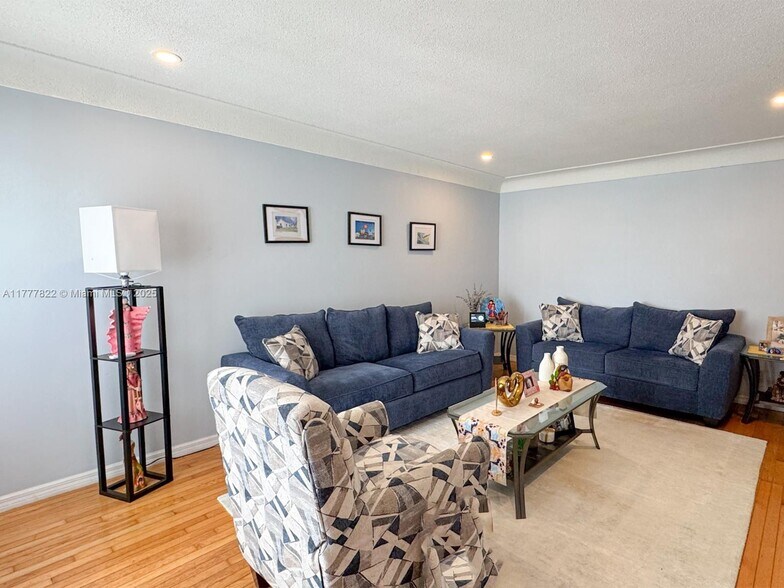 Building Photo - 915 Intracoastal Dr