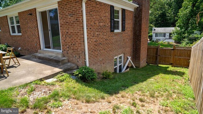 Building Photo - 5012 Larno Dr