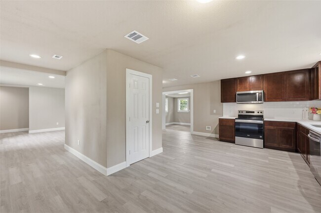 Building Photo - 3930 Hartel St