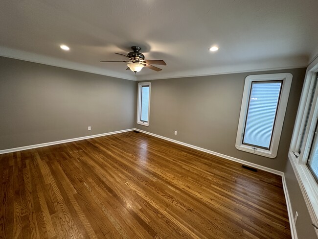 Building Photo - 5990 Edgehill Dr