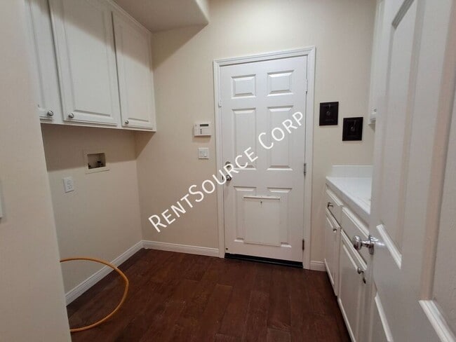 Building Photo - 24310 Las Palmas St