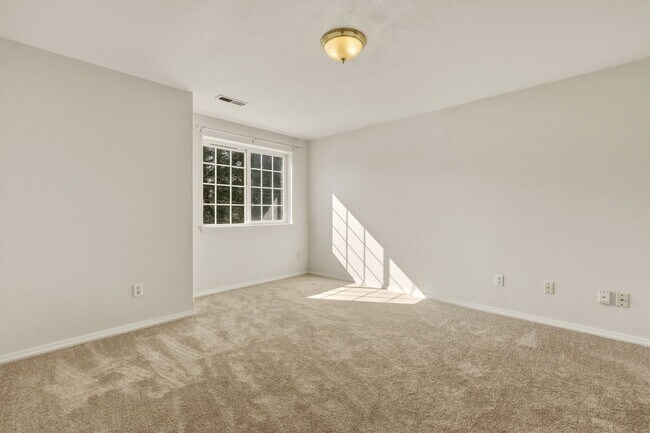 Building Photo - Move in Ready now! 3 bed 2.5ba - Olympia School District