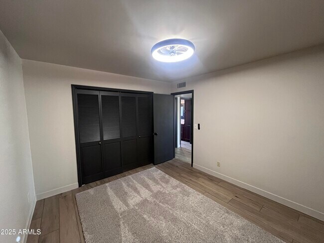 Building Photo - 2129 E Huntington Dr