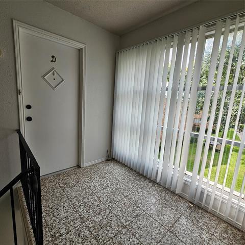 Building Photo - 6033 Sandhurst Ln