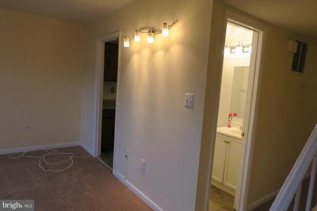 Building Photo - 3514 Cranmer Mews