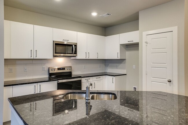 Building Photo - 657 Blackland dr
