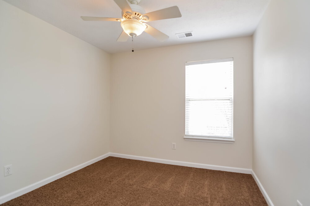 Building Photo - 2770 Lake Park Ridge W
