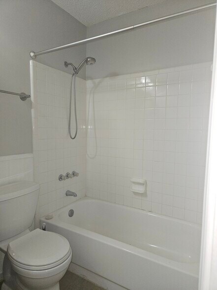 Second bathroom - 8300 Plaza Gate Ln