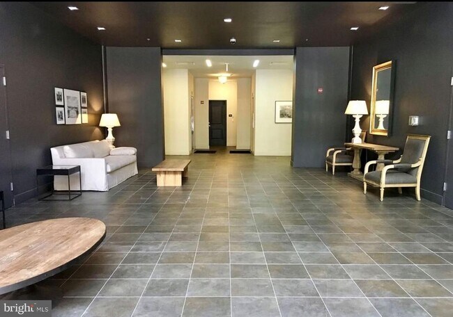 Building Photo - 300 Cathedral St