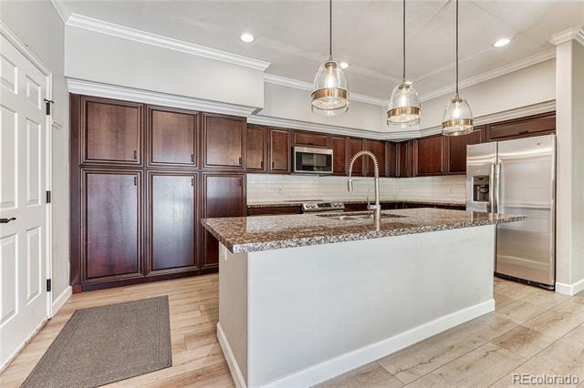 Building Photo - 9885 Greensview Cir