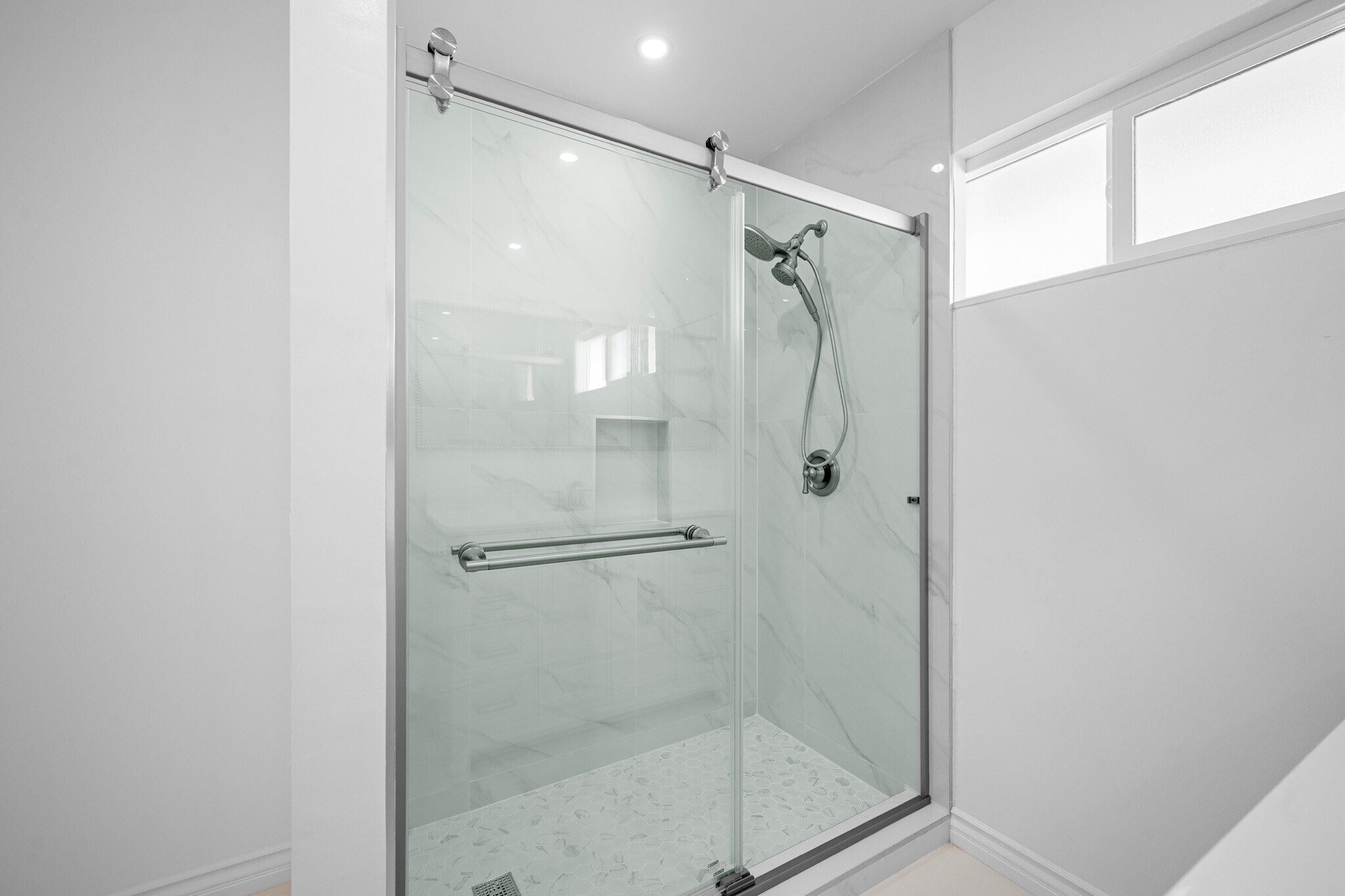 Building Photo - 685 Rim Rd