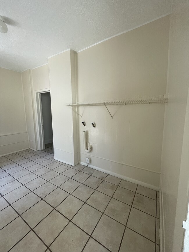 Building Photo - 1518 Lawton Dr