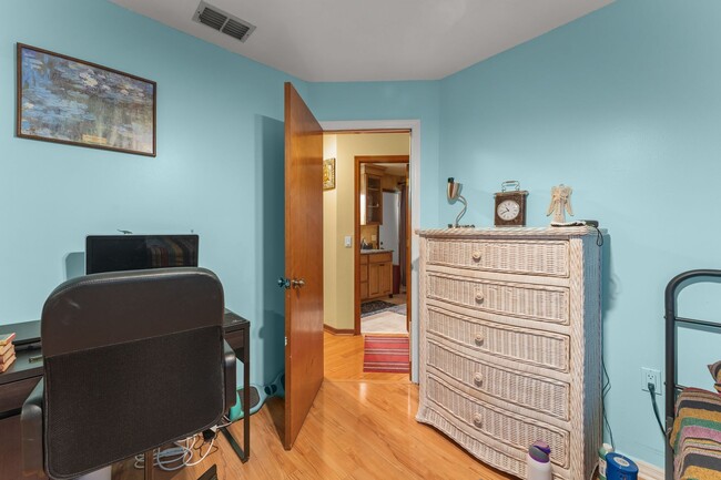 Building Photo - 1341 S Ridge Lake Cir