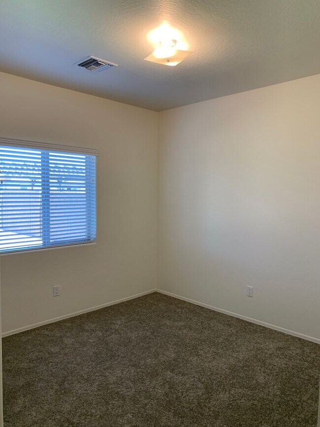 Building Photo - NEWER 4 BEDROOM HOME IN PARK WEST!