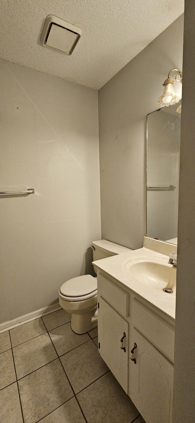 Building Photo - 211 Plantation Rd