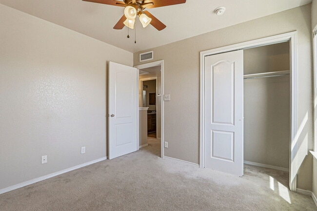 Building Photo - 2300 Glitter Point