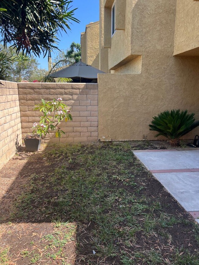 Building Photo - 4 Bed/ 3 Bath Yorba Linda Home with 2 Car Garage
