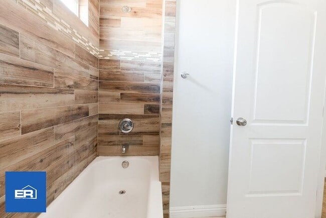 Building Photo - 3 Bed Home in Los Angeles CA for Rent 90033 Garage Available