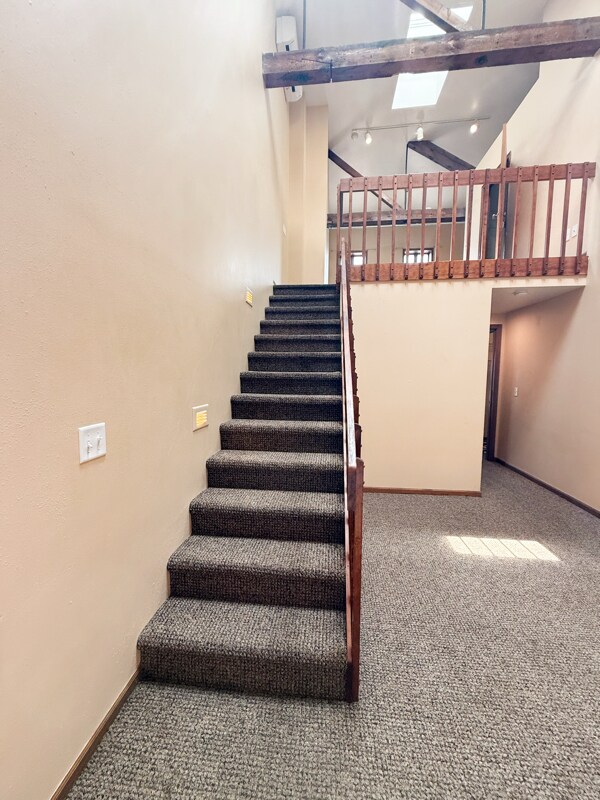 Building Photo - 123 3rd St