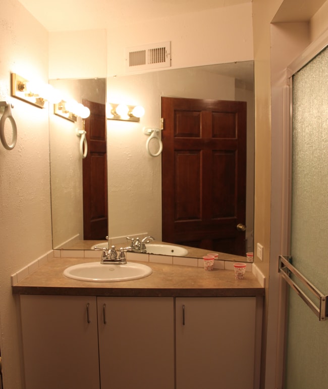 Building Photo - 4255 Westshore Way