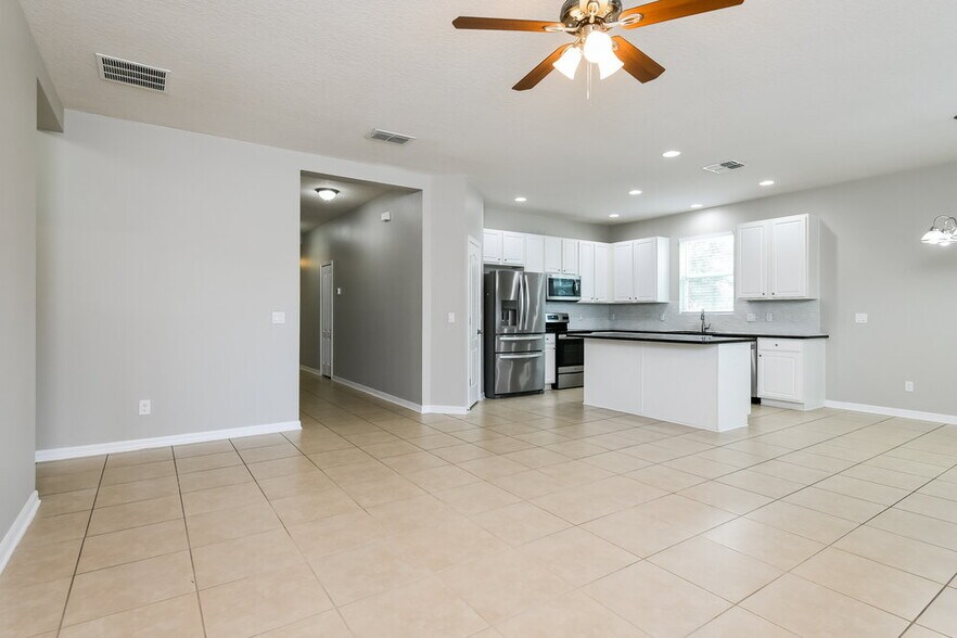 Building Photo - 1869 Castleton Dr