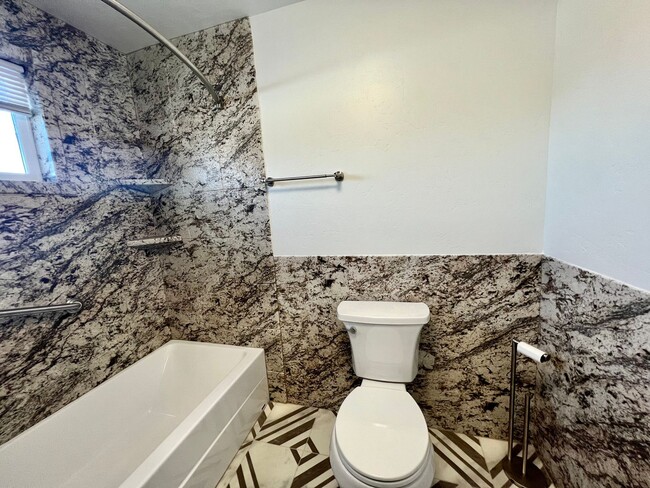 Building Photo - Charming 3 Bedroom 2 Bathroom Country Home...