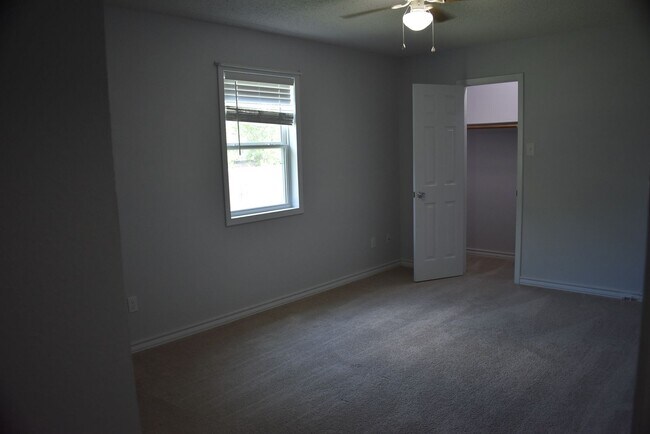 Building Photo - 4 Bd / 2 Bath in Killeen! Convenient to Fo...