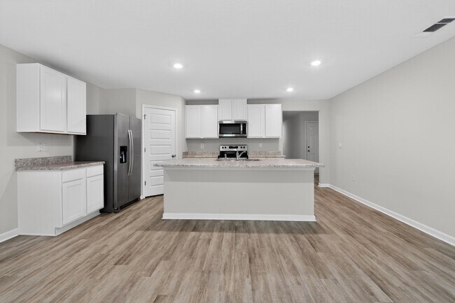 Building Photo - 6817 Interlachen Ln