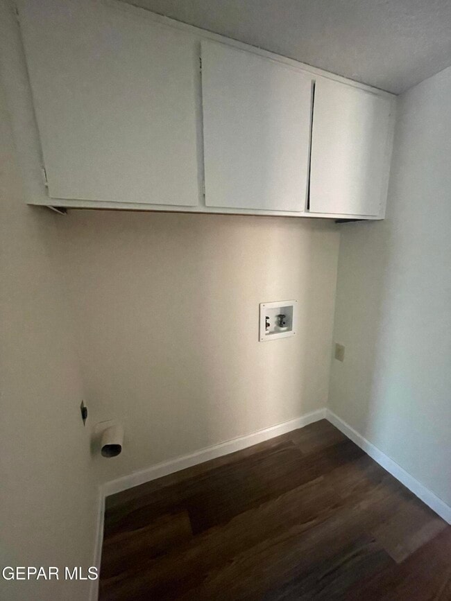 Building Photo - 864 Barandal Dr