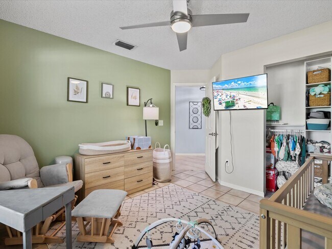 Building Photo - 5884 Milton Ave