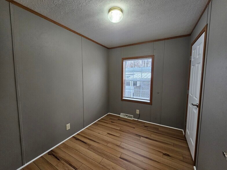 Building Photo - 32 Bramblewood Rd