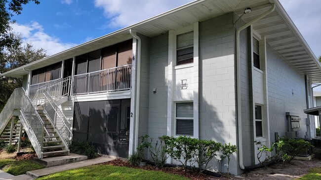 Building Photo - 2nd floor 1 bed/1 bath Unit in Sandlewood ...