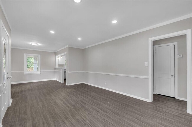 Building Photo - 1641 Rockcliff Pl SE