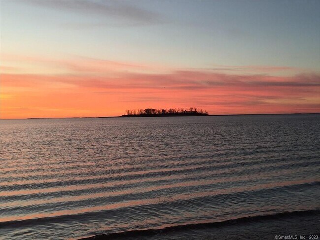 Building Photo - 702 E Broadway