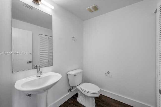 Building Photo - 888 Biscayne Blvd